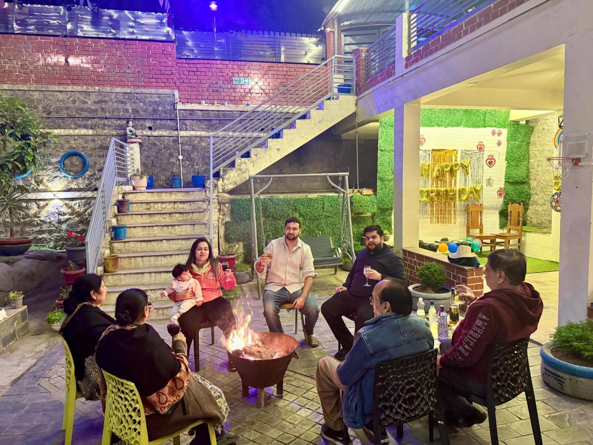 The Auriga 3Bhk Fully Entair Villa With Bonfire In Kasauli I Pvt Stay I Open Air Terrace I Kitchen Livingroom I Lawn Bonfire I Gaming Zone Exteriér fotografie